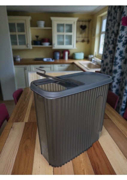 Kapaklı Erzak Saklama Kabı – 1.7 Litre Şeffaf Plastik Gıda Saklama Kutusu | Makarna, Un, Pirinç ve Bakliyat Düzenleyici (Gri Kapaklı) indirimleri