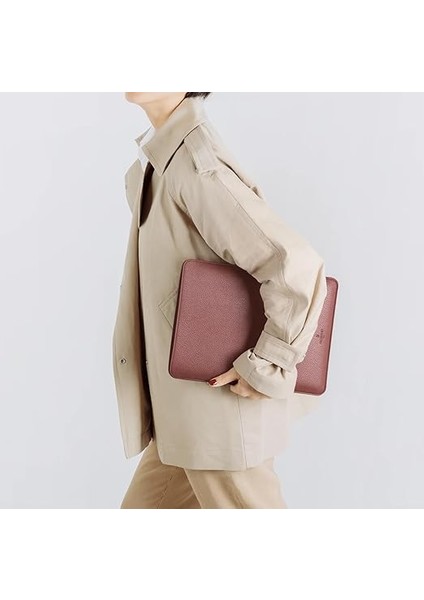 | Macbook Pro 13" Inç [2016-2024] ve Macbook Air 13" Inç [2020-2024] - Su Geçirmez Deri Laptop Kılıfı (Koyu Kahverengi) fiyatları