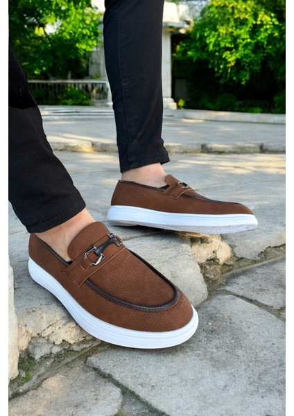 Siyah Spor Tarzı Günlük Ayakkabı - Beyaz Tabanlı ve Tokalı Deri Görünümlü Rahat Tasarım