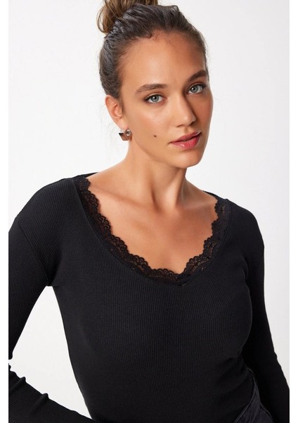 Eyesof Kadın Dantel Detay V Yaka Kaskorse Kumaş Bluz modelleri