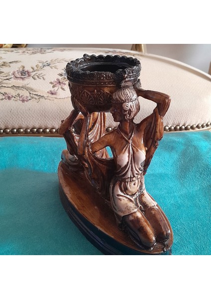 Antika Bayan Konulu Mumluk