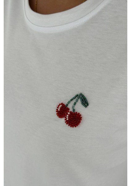 Kadın Kiraz Nakışlı Basic Tişört – Sade & Eğlenceli Stil fırsatları