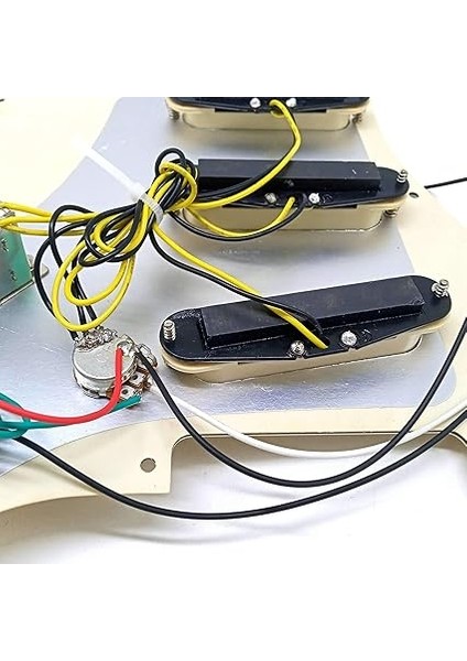 Gitar Pickguard Manyetikler Yüklü Prewired Scratch Plate Montaj Sss Sarı indirimleri