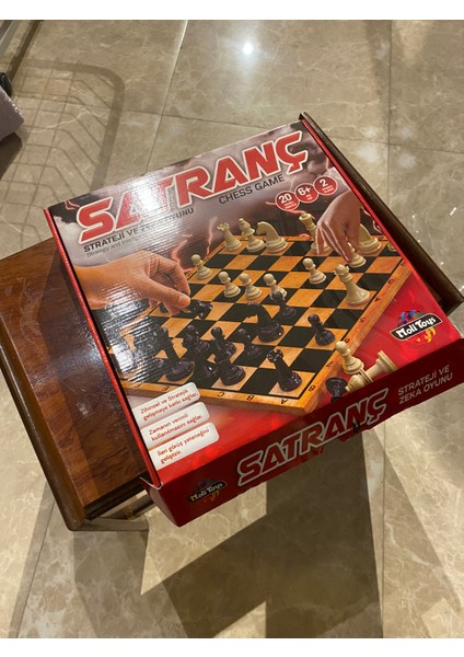 Ahşap Zemin Satranç Takımı