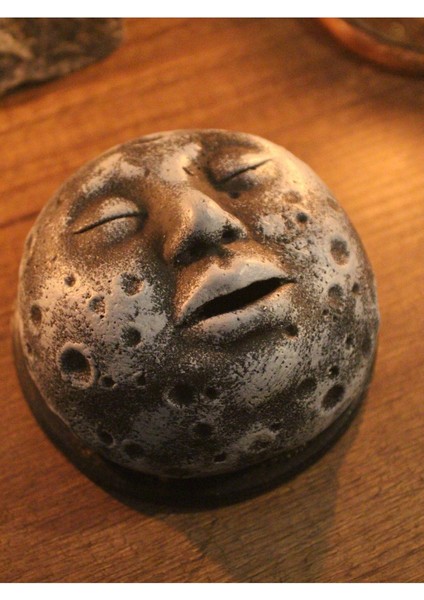 Ay Yüzü Taş Konik Tütsülük ve 10 Adet Palo Santo Konik Tütsü fırsatları