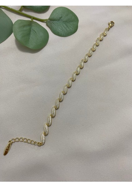 Xuping Xp Gold Altın Kaplama Kadın Bileklik Suya Dayanıklı Kararma Yapmaz Günlük ve Özel Gün Kullanımına Uygun Hediyelik Zarif Tasarım 17 cm 19 cm Ayarlanabilir Bileklik