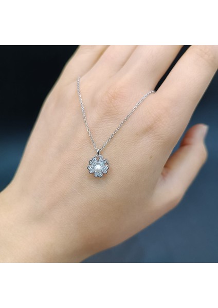 925 Ayar Gümüş Zirkon Taşlı Dönen Çiçek Model Kadın Kolye-Şık Tasarım - 21 cm (+5cm)