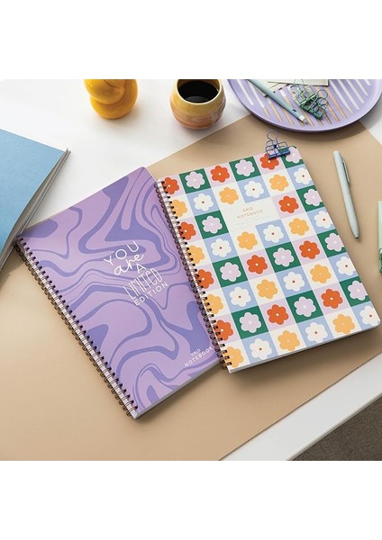 Spiralli Karton Kapak 2’li Set Kareli Okul Defteri 80 Yaprak, Ders Programlı Lila Çiçek