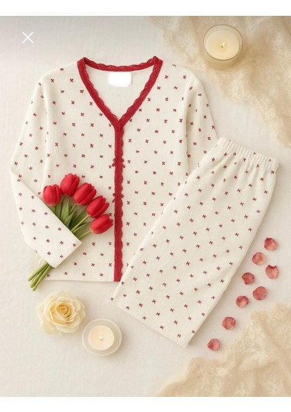 Beyaz Kurdela Desenli Kadın Pijama Takımı modelleri