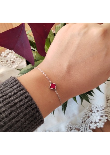 925 Ayar Kırmızı Renk Tekli Yonca Model Kadın Bileklik-Şık Tasarım