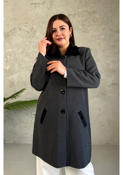 Kadın Yakası Kürklü Uzun Triko Hırka