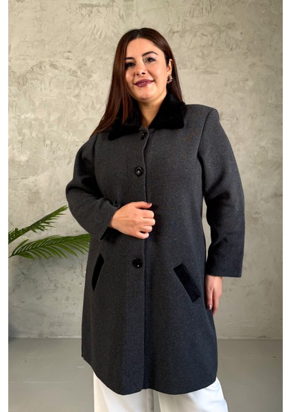 Kadın Yakası Kürklü Uzun Triko Hırka