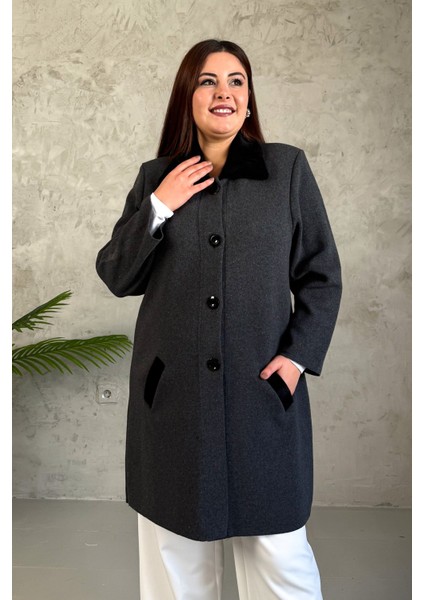 Kadın Yakası Kürklü Uzun Triko Hırka