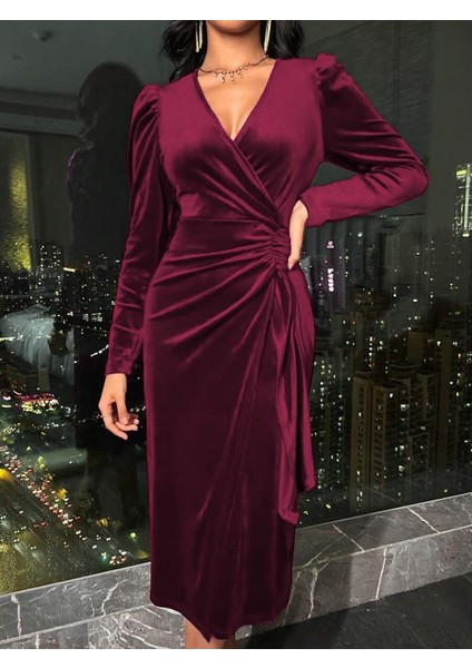 Kadın Uzun Kollu Kruvaze Yakalı Yandan Büzgülü Midi Kadife Elbise