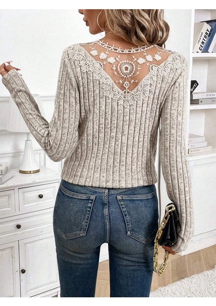 Kadın Uzun Kollu V Yakalı Arkadan Dantel Detaylı Şardonlu Kaşkorse Bluz
