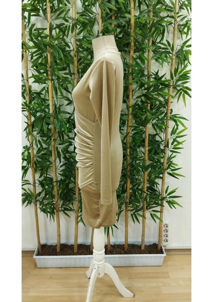 Eyesof Kadın Uzun Kollu Kruvaze Yaka Kısa Kadife Elbise