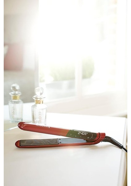Saç Düzleştirici Silk (Kadifemsi Pürüzsüz ve Parlak Saçlar Için Ipek Proteinli Çift Katmanlı Seramik Kaplama) LCD Ekran, 150-235°C, Maks. 30 Saniye 240°C, Düzleştirici S9600 fiyatları