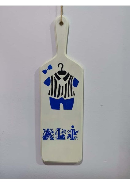 Elaca Ahşap El Yapımı Mavi Beyaz Erkek Çocuk Ali Isimli Desenli Erkek Elbiseli Duvara Asılan Dekor Duvar Süsü