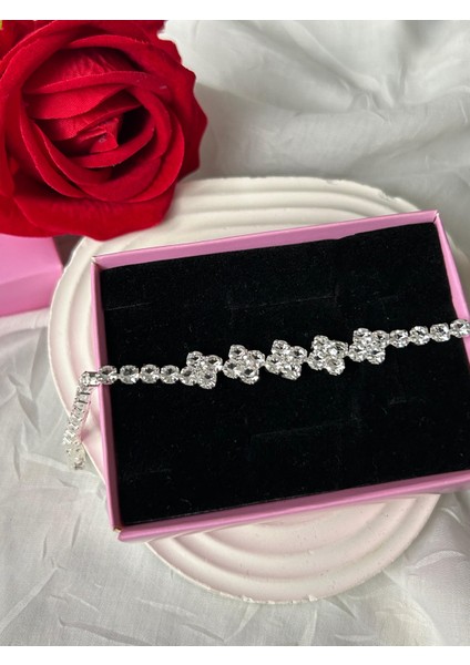 Zirkon Taşlı Bileklik Gümüş Renk Şık Kadın Bileklik Sevgiliye Hediye Kutuluu modelleri