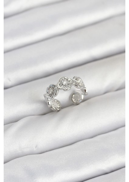 Pirinç Gümüş Renk Yonca Model Kadın Yüzük