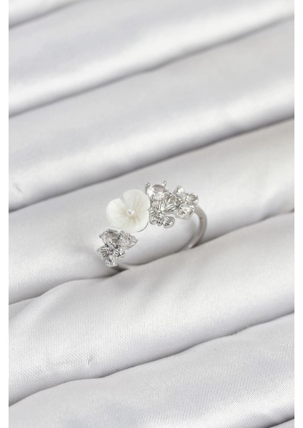 Pirinç Gümüş Renk Çiçek Model Zirkon Taşlı Kadın Yüzük