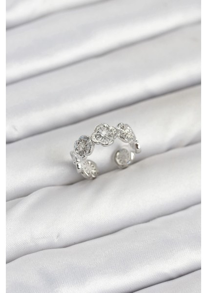 Pirinç Gümüş Renk Yonca Model Kadın Yüzük