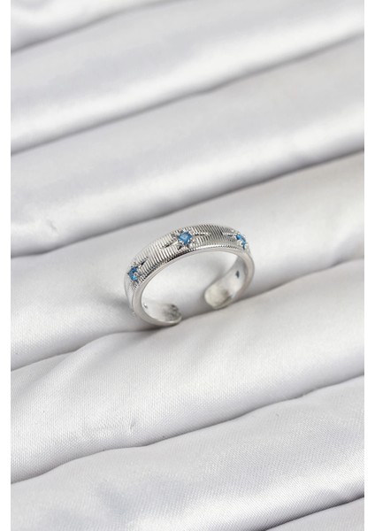 Pirinç Gümüş Renk Mavi Zirkon Taşlı Kutup Yıldızı Model Kadın Yüzük