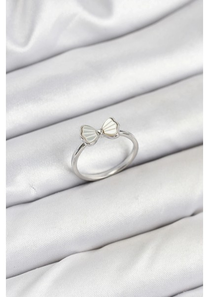 Pirinç Gümüş Renk Fiyonk Model Kadın Yüzük