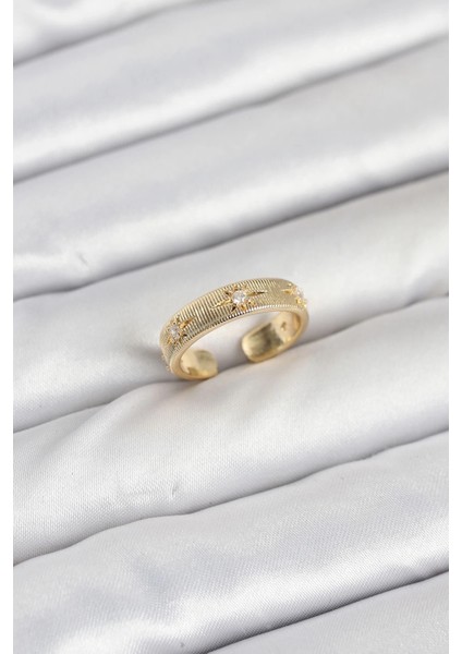 Pirinç Gold Renk Zirkon Taşlı Kutup Yıldızı Model Kadın Yüzük