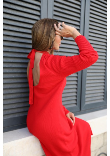 Kadın Uzun Kollu Yarı Balıkçı Yaka Arkadan Pencere Detaylı Bağcıklı Midi Triko Elbise modelleri