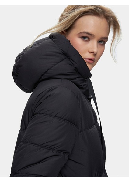 Uzun Kapüşonlu Şişme Siyah Mont fırsatları