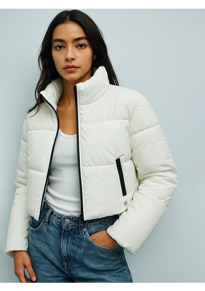 Kısa Şişme Önü Fermuarlı Beyaz Mont