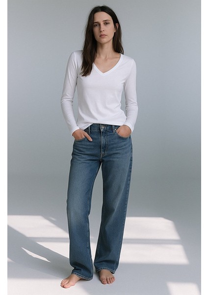 Uzun Kollu V Yaka Basıc Beyaz Sweatshırt