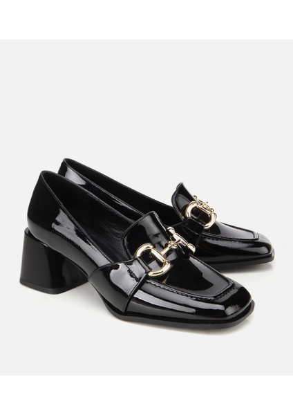 01AYH314750A100 KADIN Rugan Siyah Tokalı Kare Uçlu Topuklu Klasik Loafer fiyatları