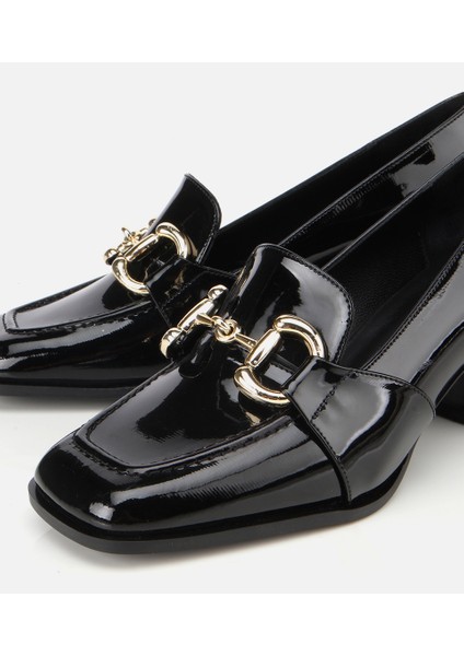 01AYH314750A100 KADIN Rugan Siyah Tokalı Kare Uçlu Topuklu Klasik Loafer modelleri