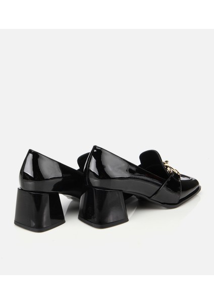 01AYH314750A100 KADIN Rugan Siyah Tokalı Kare Uçlu Topuklu Klasik Loafer fırsatları