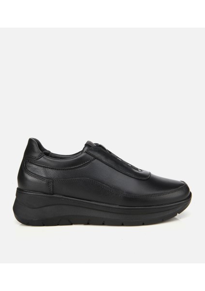 01AYH314480A100 KADIN Deri Siyah Lastik Detaylı Dolgu Topuklu Günlük Loafer