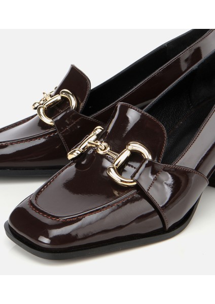 01AYH314750A480 KADIN Rugan Kahverengi Tokalı Kare Uçlu Topuklu Klasik Loafer modelleri