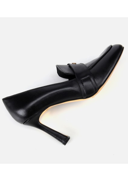 01AYH316610A100 KADIN Deri Siyah Yumuşak Dokulu Gold Detaylı Topuklu Stiletto