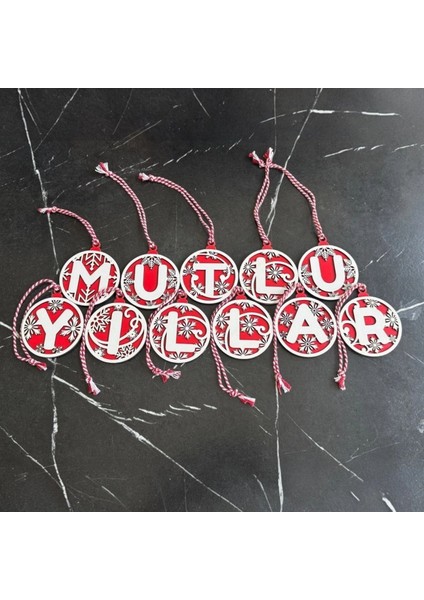 11 Harfli Kırmızı Beyaz Ipli Mutlu Yıllar Yazılı Ahşap Yılbaşı Ağaç Süsü modelleri