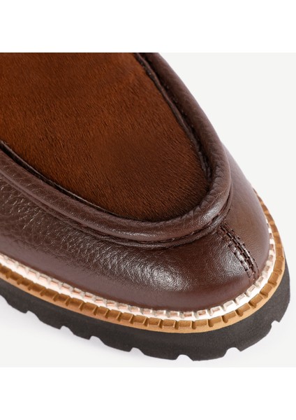 Tay Tüyü Detaylı Deri Bot