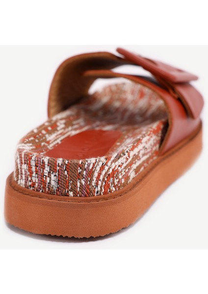 Deri Toka Detaylı Kumaş Terlik