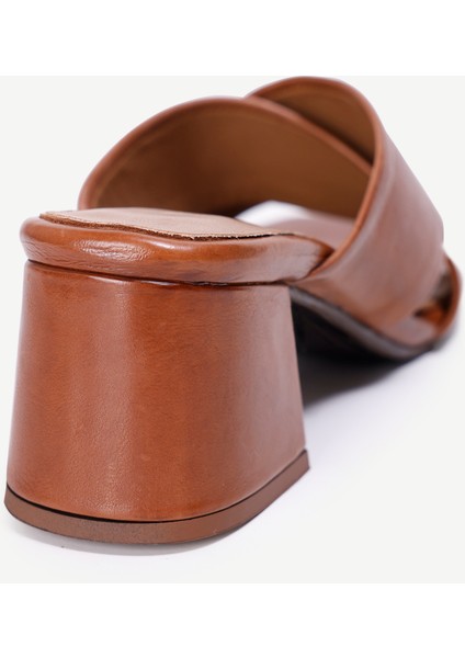 Yumuşak Tabanlı Çapraz Deri Topuklu Terlik
