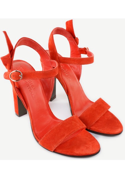 Fiyonk Detaylı Deri Topuklu Ayakkabı