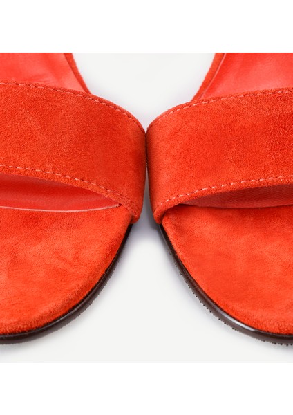 Fiyonk Detaylı Deri Topuklu Ayakkabı