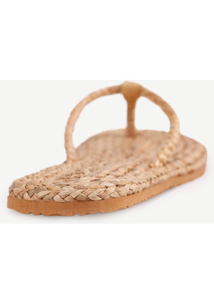 Su Sümbülü Yaprağından Örülmüş Hasır Terlik