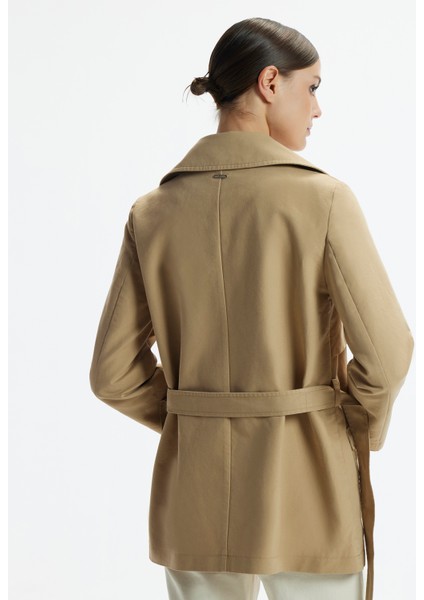 Kelebek Yaka Rüzgarlıklı Kısa Pardösü