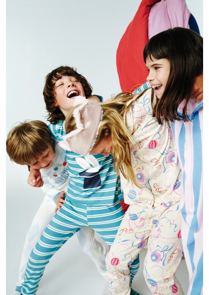 Krem Kız Çocuk Circus Desenli Düğmeli Uzun Kollu Pamuklu Pijama Takımı