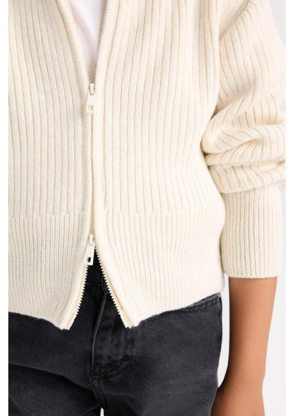 Kız Çocuk Basic Düz Dik Yaka Fermuarlı Triko Hırka C9557A824WN indirimleri