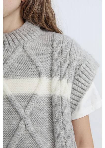 Kız Çocuk Bisiklet Yaka Çizgili Triko Süveter D1388A824WN indirimleri